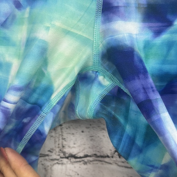 ATHLETA 19” Capri Tie-Dye Yoga Leggings MEDIUM Blue-Green EUC! - Picture 3 of 8